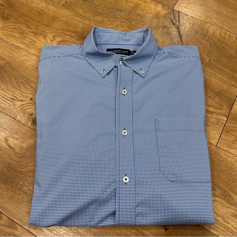 Southern Tide blue and white checkered button down shirt - Size Large